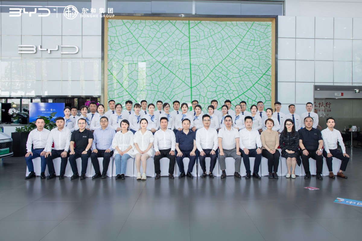 比亚迪总裁王传福亲临东和集团阜阳地区门店走访，共襄客户集体交车盛典